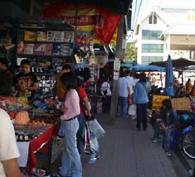 ไทยกับยุทธศาสตร์การค้าชายแดน ไทยกับยุทธศาสตร์การค้าชายแดน